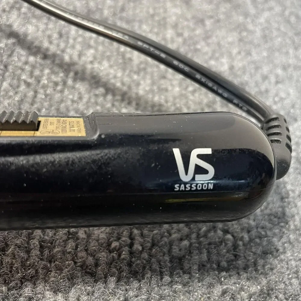 VS Sassoon Triple Barrel Curling Iron VS184 Hair Waver 32W Professional Tool